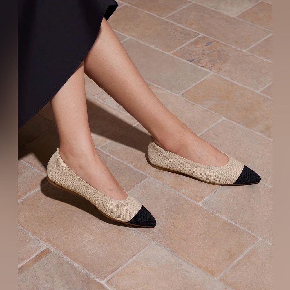 Vivaia Pointed-Toe Ballet Flats Almond and Black Size 38 EU - Picture 4 of 14